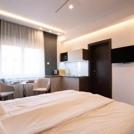 Apartment Square 6 *