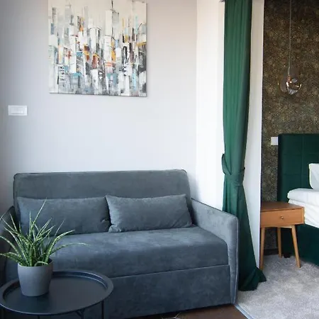 Square 6 Apartment