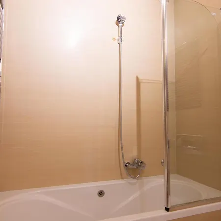 Apartment Square 6