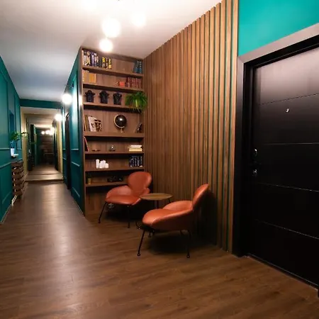 Apartament Square 6 *