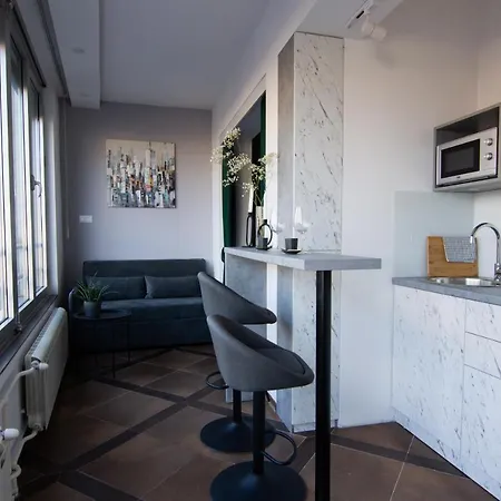 Square 6 Apartment