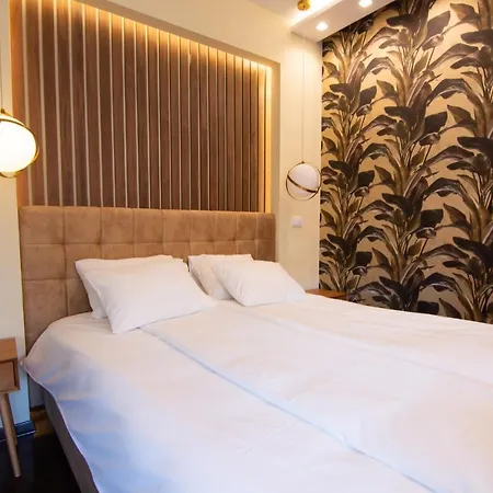 Apartment Square 6 *