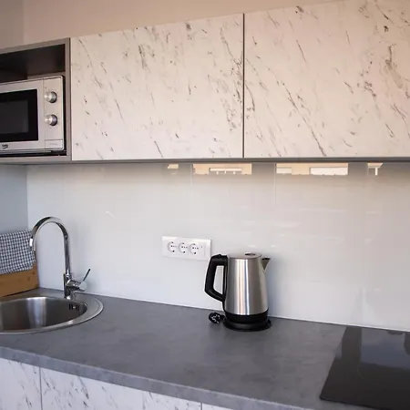 Apartment Square 6 *