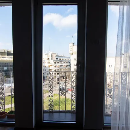 Apartment Square 6 *